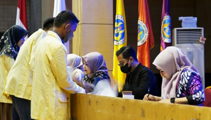 UNP Sosialisasikan Buku Tabungan ke Penerima Beasiswa KIP