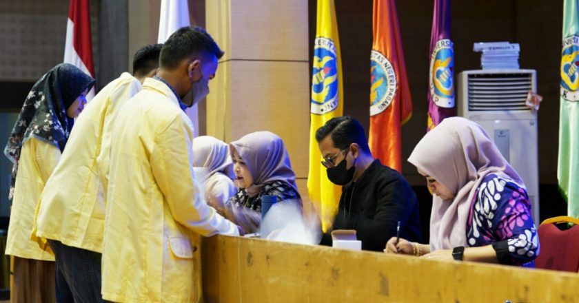 UNP Sosialisasikan Buku Tabungan ke Penerima Beasiswa KIP