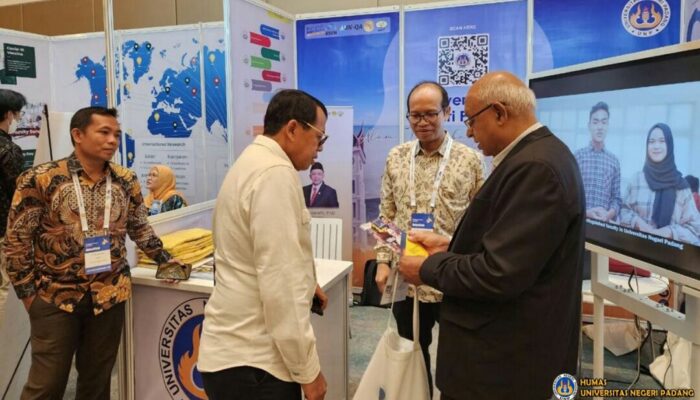 UNP mengikuti QS Higher Education Summit 2022