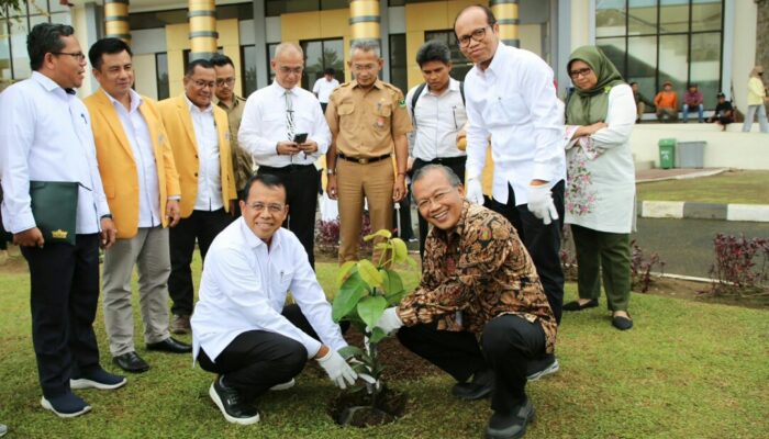 UNP Gelar Seminar Nasional & Penanaman 10 Juta Pohon