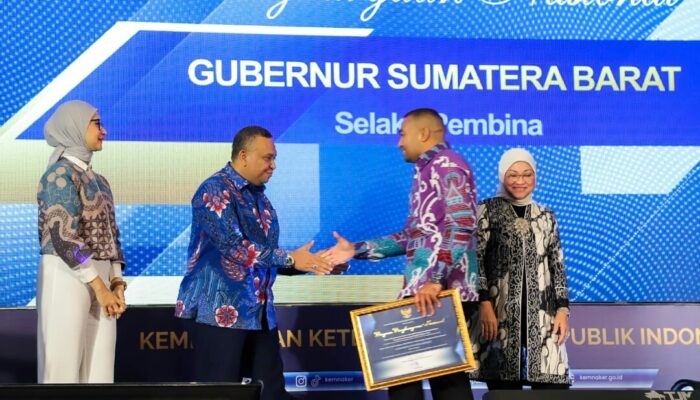 Kemnaker Beri Penghargaan Gubernur Sumbar Pemenuhan Hak Disabilitas di Dunia Kerja