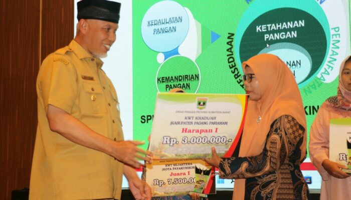 18 Pejabat Desa, Nagari Sumbar Terima Penghargaan Adhikarya Pangan Nusantara