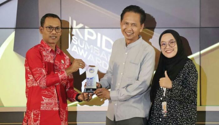 Padang FM Raih Tiga Penghargaan Pada Anugerah KPID Sumbar 2022
