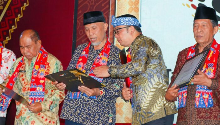 Sumbar Terima Sertifikat Penetapan 19 WBTb Indonesia 2022