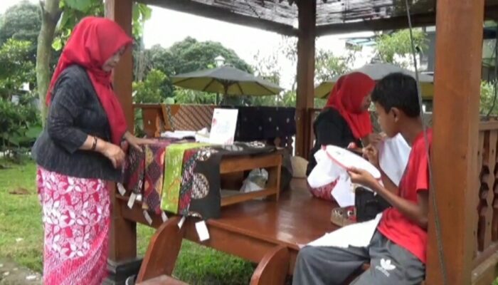 Berwisata Sambil Belajar Membatik