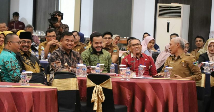 Penganugerahan Badan Publik dan Achievement Motivation KI Sumbar Meriah