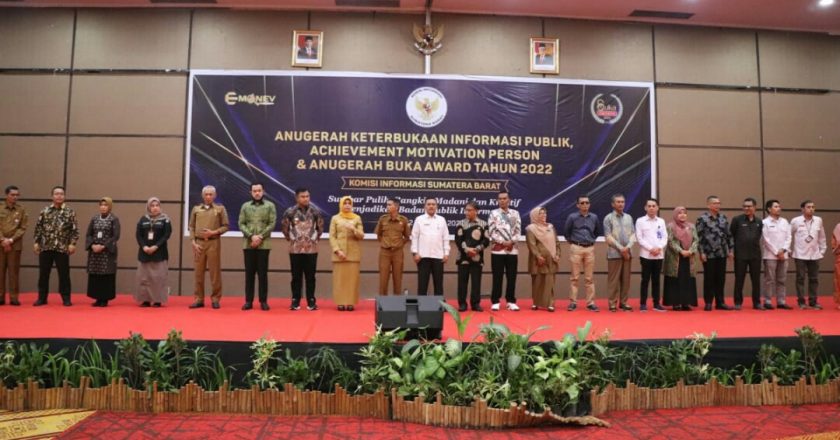 Berikut Peraih Anugerah KIP Kategori PPID Sumbar