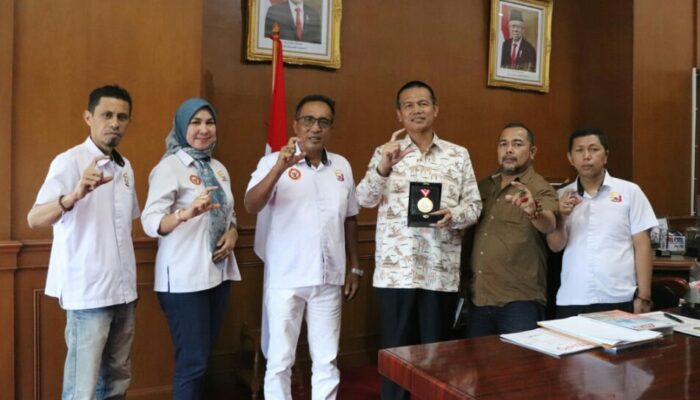Terima BUKA Award, PJKIP Harapkan Genius Umar Terus Menginspirasi