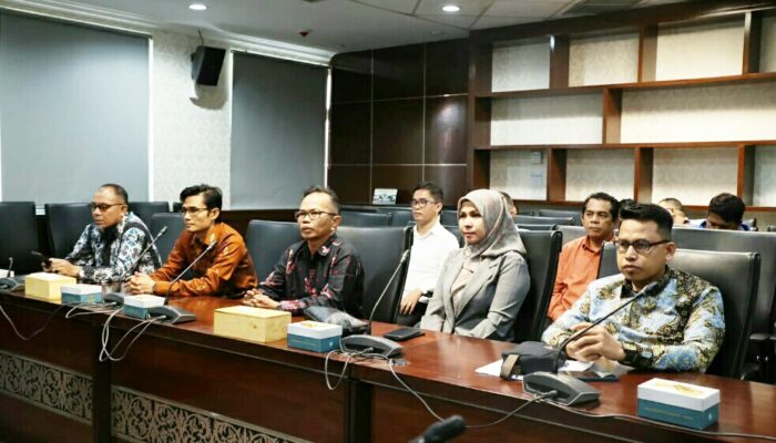 Komisi l DPRD Sumbar Uji Kemampuan 15 Calon Komisioner KI