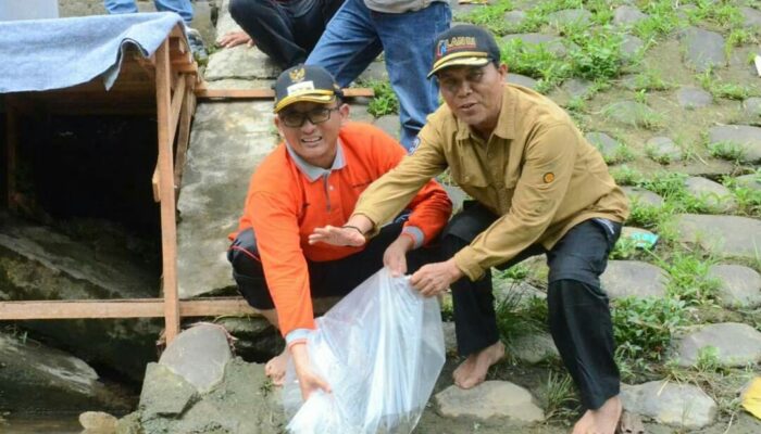 Lestarikan Sungai, Wako Hendri Lepas 3000 Bibit Ikan Nila