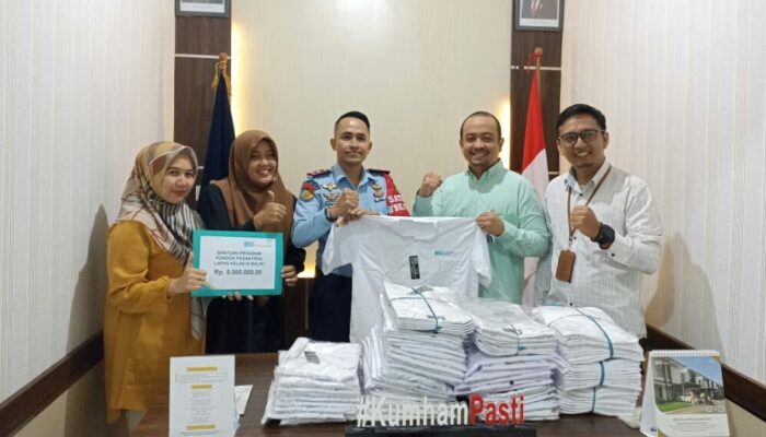 Santri Binaan Lapas Suliki dapat Bantuan Baju Koko