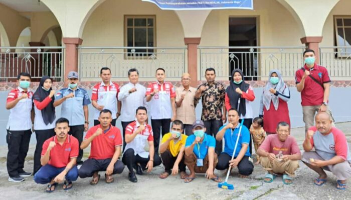 Pegawai Lapas suliki Bersihkan Masjid Sekitar Lingkungan