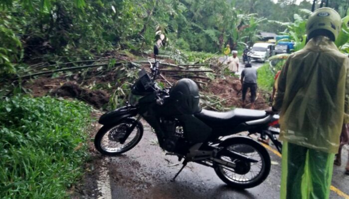 Longsor Tiba-tiba Hatam Rumah Warga 1 Meninggal