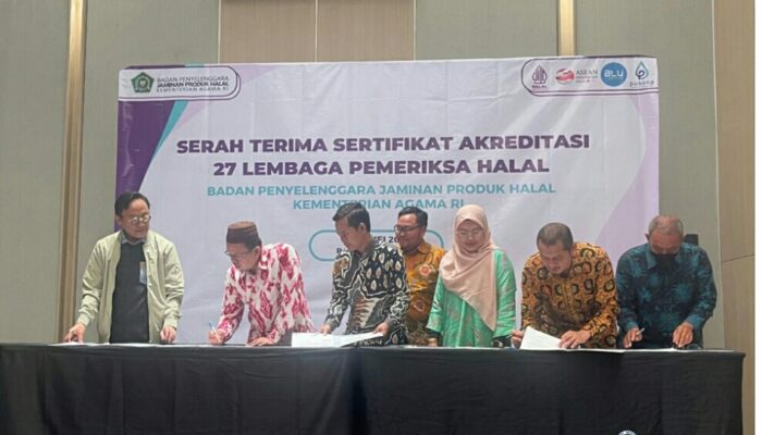 UNP Terima Sertifikat Lembaga Pemeriksa Halal