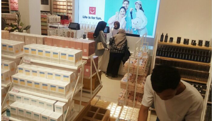 MINISO, Berbagai Produk Impor Hadir Di Jalan Damar Padang