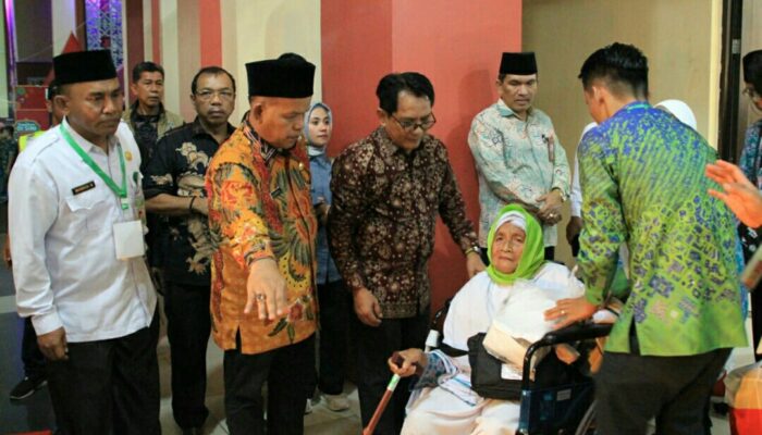 393 Jemaah Haji Padang Kloter 2 Berangkat ke Madinah