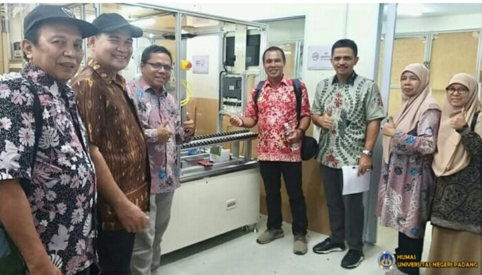 Departemen FMIPA UNP Kunjungi Industri di Batam