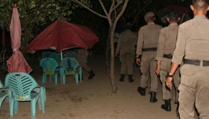 Bikin Gerah Payung Ceper Pantai Muaro Lasak di Angkut Satpol PP