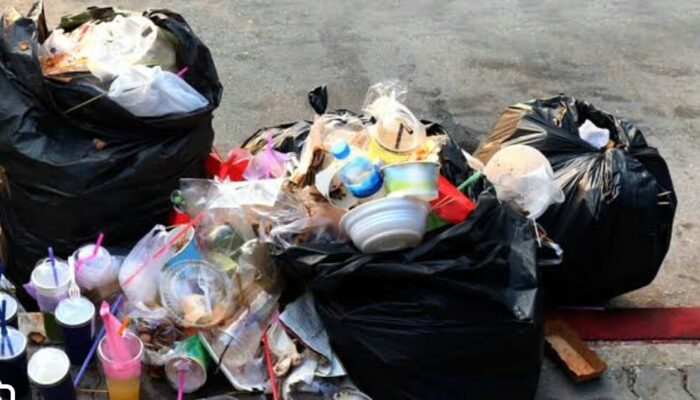 Awas! Buang Sampah Sembarangan Bakal Kena OTT