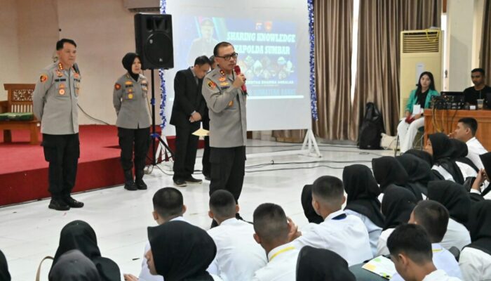 Irjen Suharyono beri Motivasi Mahasiswa Unidha