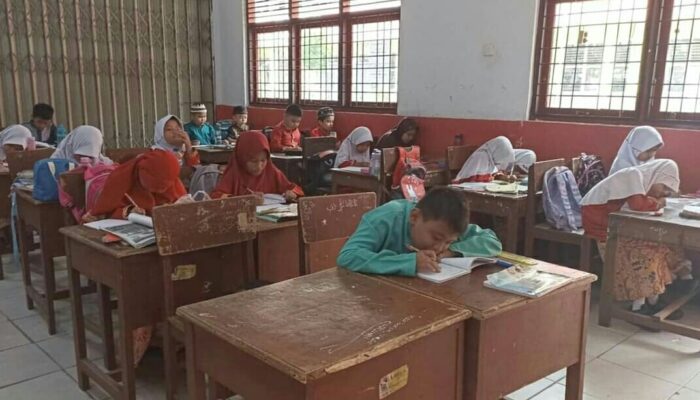 Setiap Selasa, Sekolah di Padang Terasa Minang Banget