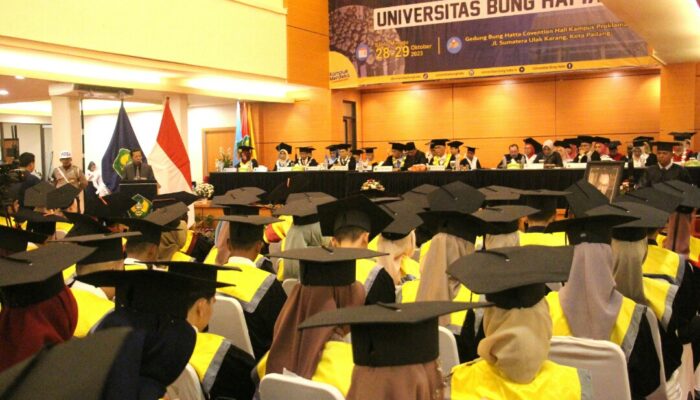 Di Hari Sumpah Pemuda, Rektor UBH Lantik 905 Wisudawan