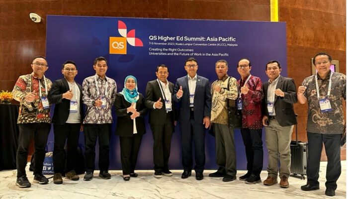 UNP Berhasil Raih Empat Bintang dari QS Star Awards