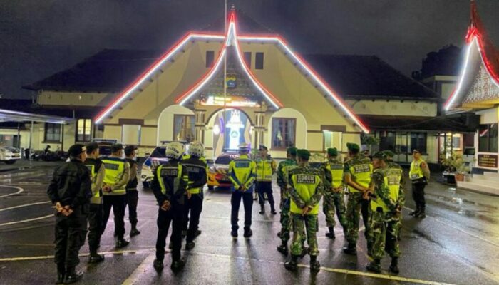 Polisi, TNI dan Satpol PP Bukittinggi Gelar Patroli Tiga Pilar