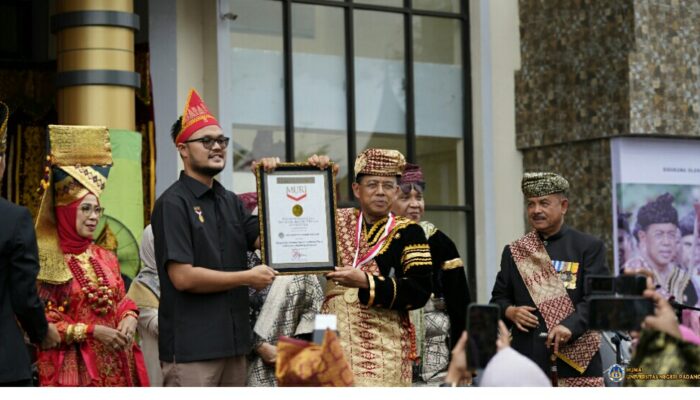 UNP Sambut Gembira, Basongket Pecah Rekor Dunia