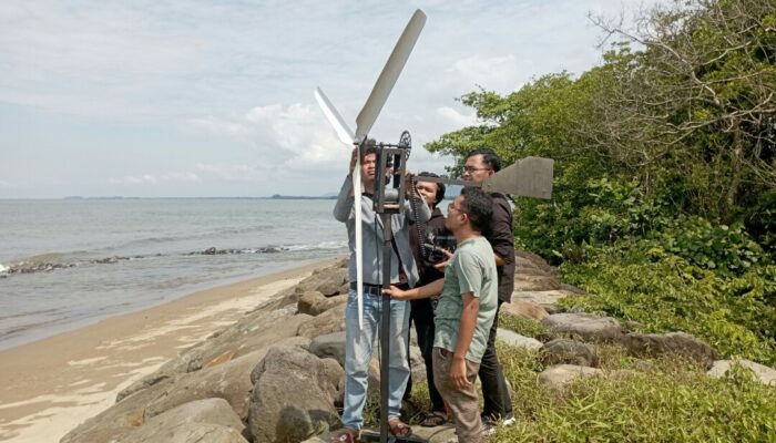 Mahasiswa FTI Bung Hatta Rancang Pembangkit Listrik Tenaga Bayu