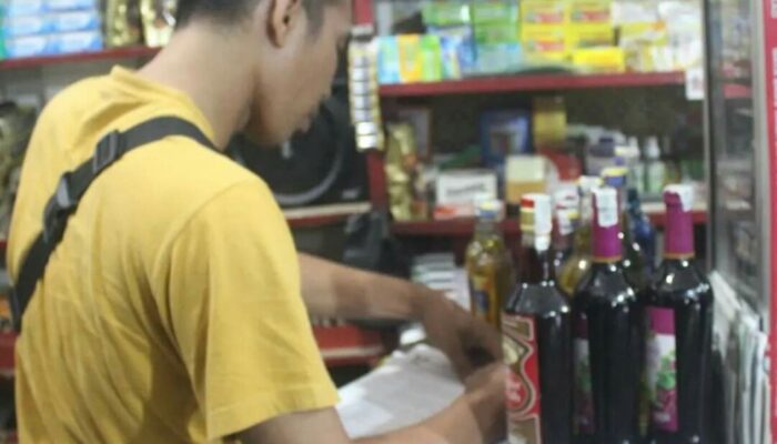 Razia Satpol PP Padang Amankan Puluhan Minol