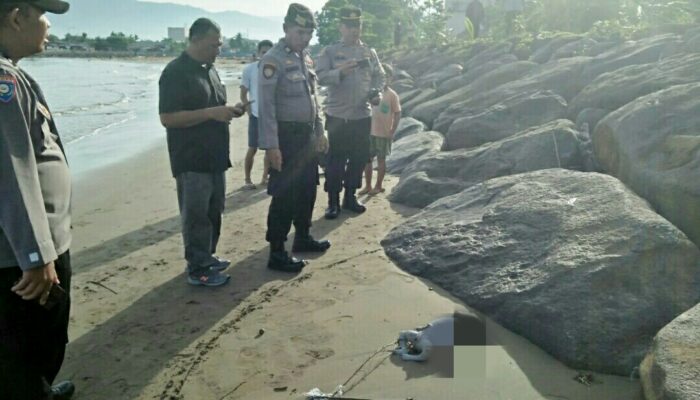 Mayat Bayi Perempuan Ditemukan Busuk di Pantai Ulak Karang