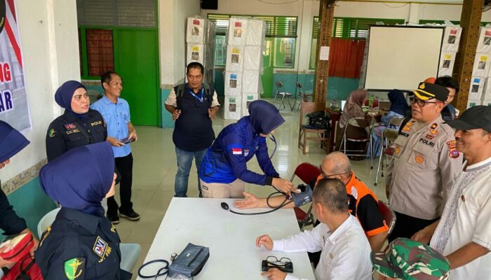 Biddokkes Polda Sumbar Periksa Kesehatan Petugas PPK