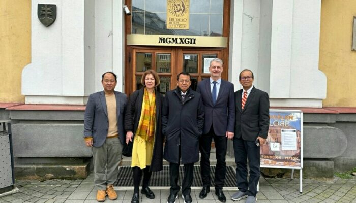 Universitas Terbaik di Slovakia Kerja Sama dengan UNP