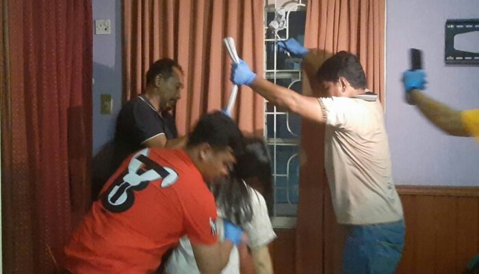 Wanita Muda Ditemukan Tergantung di Kamarnya