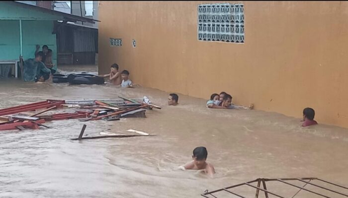 Hujan Deras Disertai Angin Kencang, Banjiri Rumah Warga