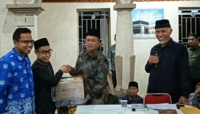 Safari Ramadhan bersama Gubernur, KI Sumbar Salurkan Al Quran