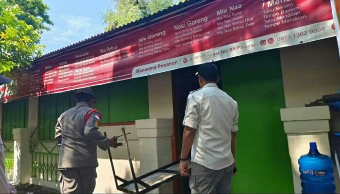 Satpol-PP Padang Peringati Warung Makan Buka Siang Hari