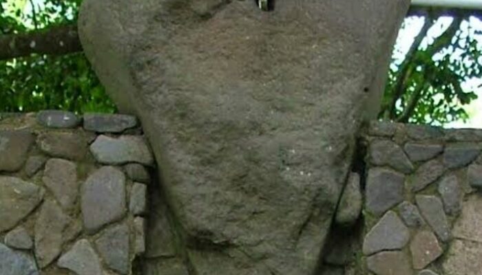 Batu Batikam Simbol Perdamaian Duo Datuak Bertikai