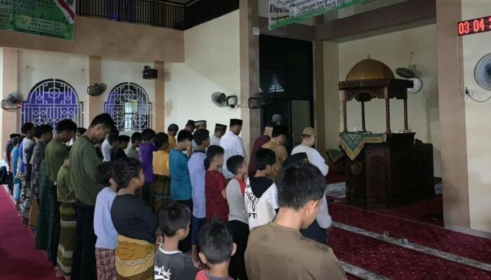 Keren 100 Lebih Peserta Itikaf di Masjid Darul Huda Nanggalo