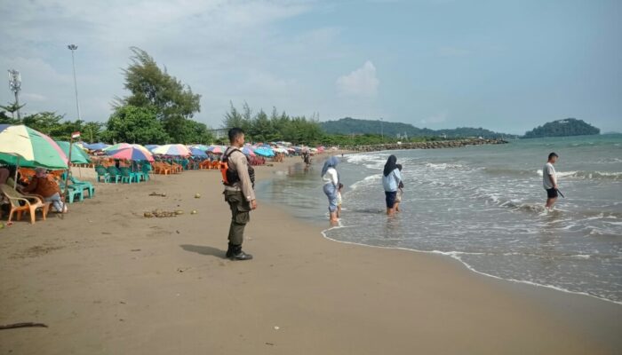 Wisata Lebaran Pantai Padang Mengalami Penurunan