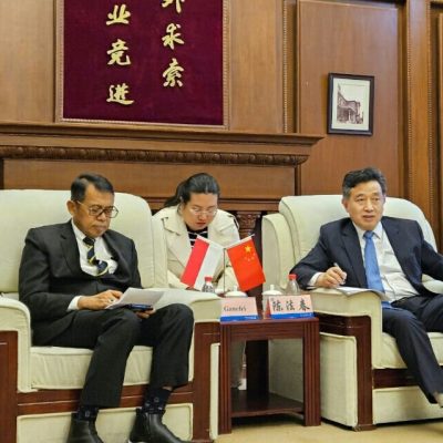 Rektor UNP Tandatangani MoA dengan Rektor TFSU Cina
