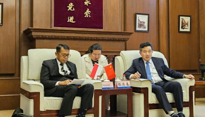 Rektor UNP Tandatangani MoA dengan Rektor TFSU Cina
