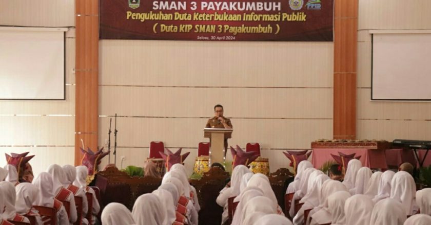KI Sumbar Peringati HAKIN 2024, dan Kukuhkan 2000 Duta KIP