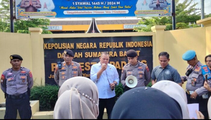 Demo Minta Kepolisian Tuntaskan Hoax Pencurian di Klinik Athena