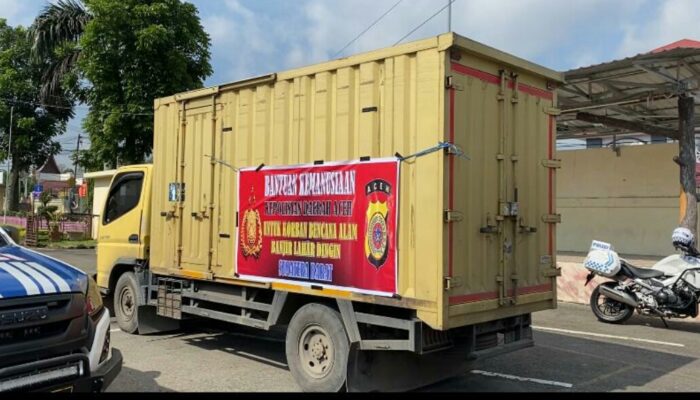 Bantuan Polda Aceh Dua Truk Sampai di Mapolresta Bukittinggi