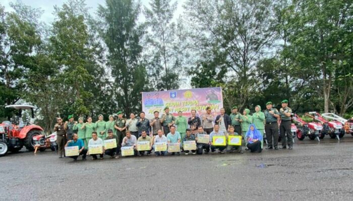 Petani Bangka Barat Terima Bantuan Alsintan dari Kementan