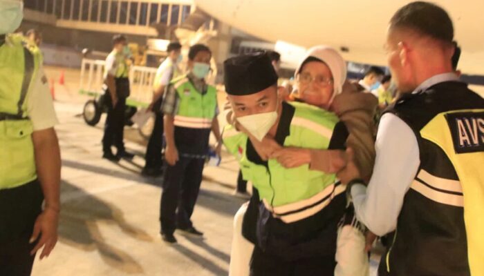 Jemaah Haji Kloter I Sumbar Mendarat Dini Hari di BIM