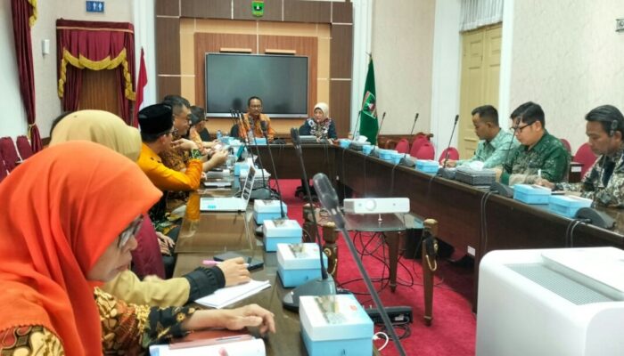 Gubernur Sumbar Minta KPPU Awasi Industri Semen