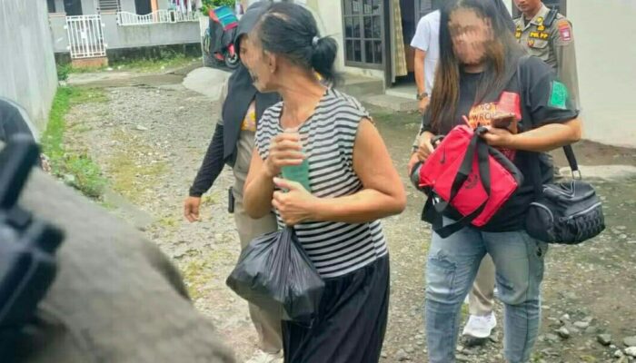 Satpol PP Kota Padang Angkut Dua Perempuan Terkait Panti Pijat Plus-Plus